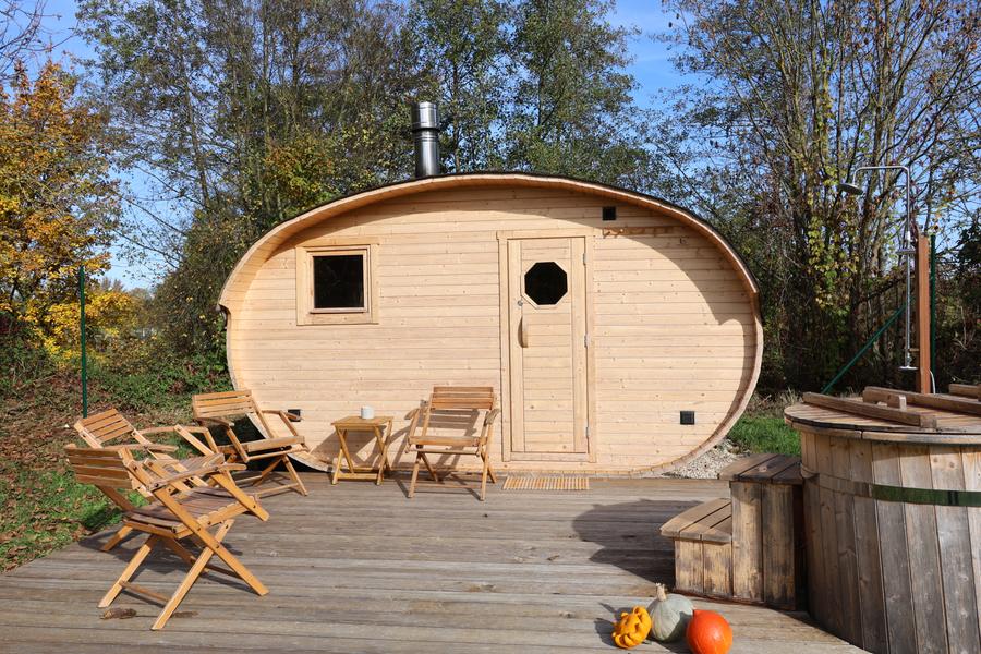 Sauna a drevená terasa s kaďou